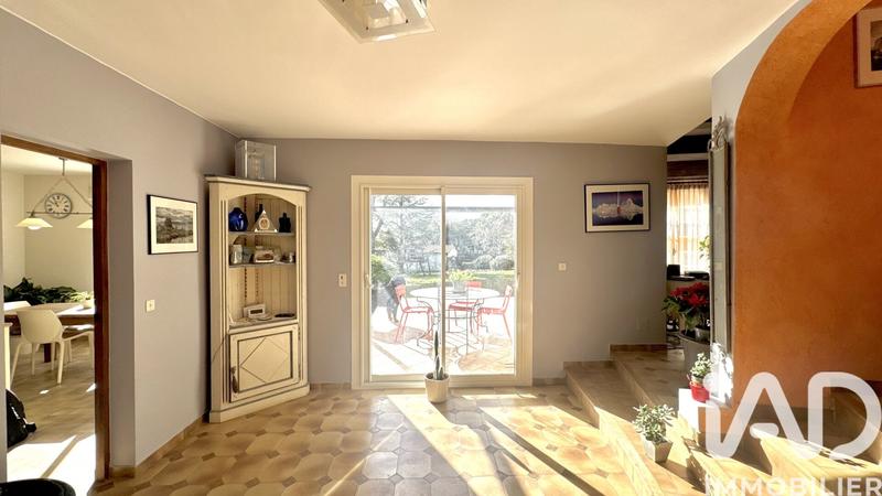 Maison - 1 980 m² - 8 pièces