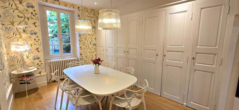 Maison - 180 m² - 9 pièces