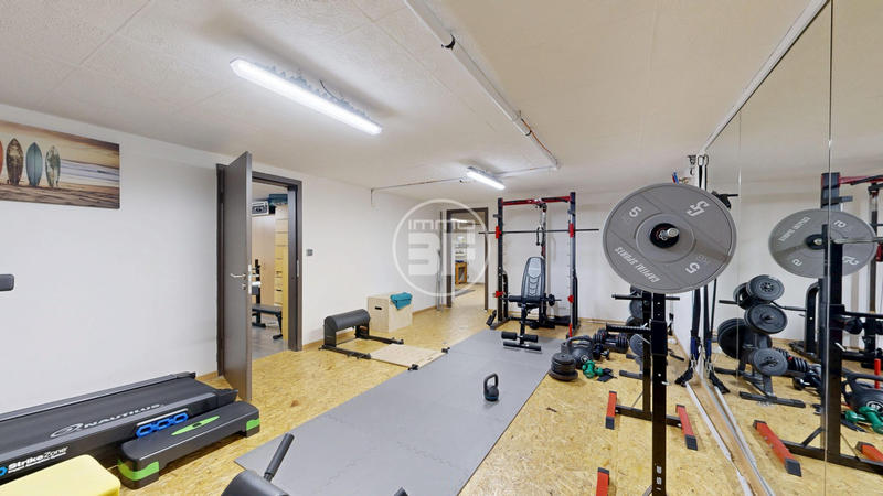 Maison - 222 m² - 7 pièces