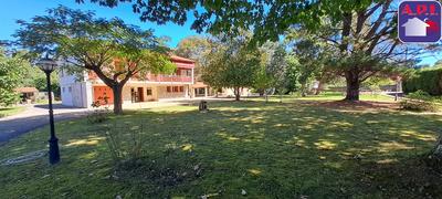 Maison - 244 m² - 8 pièces