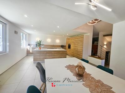 Maison - 254 m² - 5 pièces