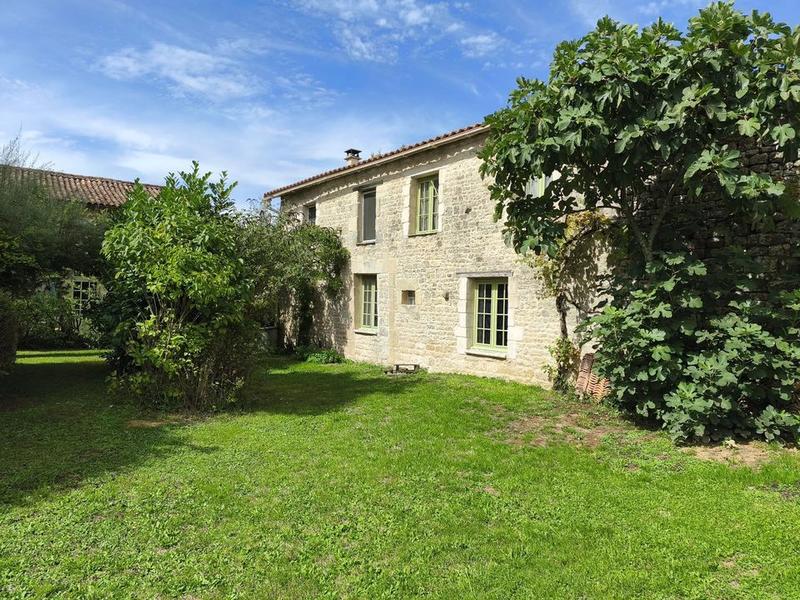 Maison ancienne - 434 m² - 10 pièces