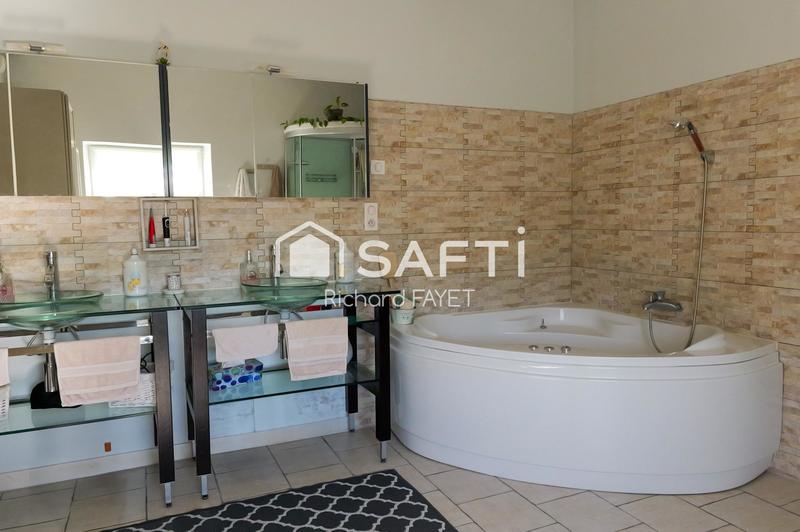 Maison - 302 m² - 10 pièces