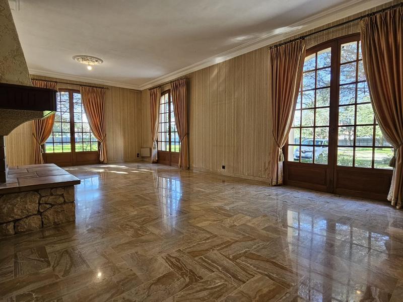 Villa - 250 m² - 6 pièces