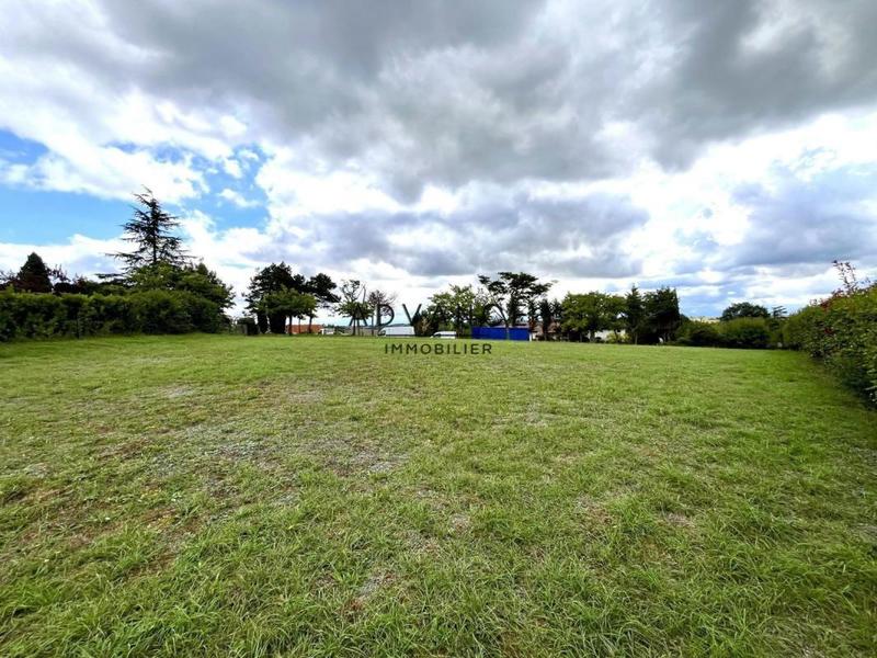 Terrain constructible - 1 200 m²