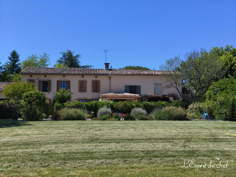 Maison - 210 m² - 8 pièces