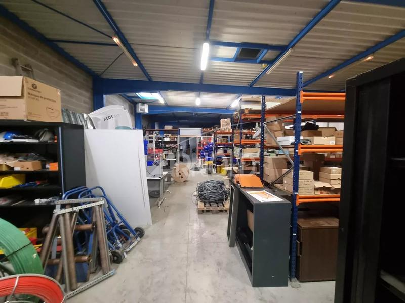 Entrepôt - 730 m² - 11 pièces
