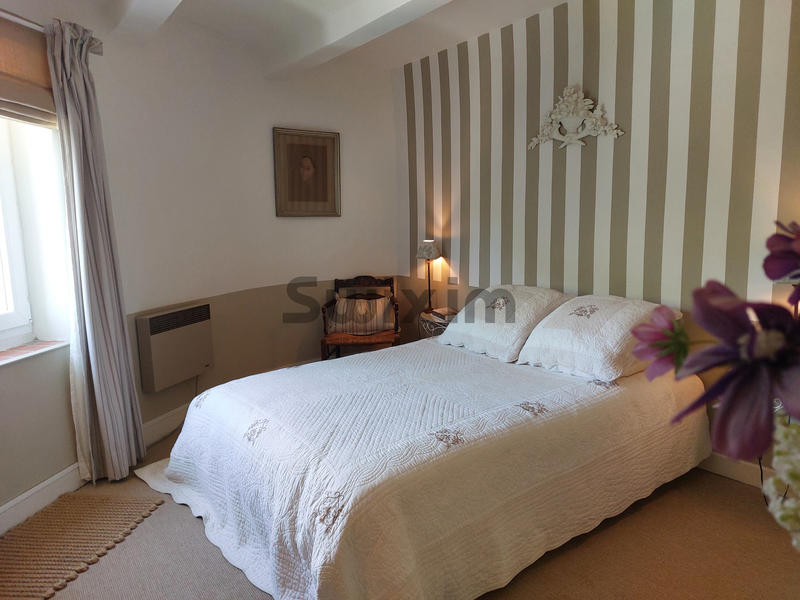 Propriété - 220 m² - 8 pièces