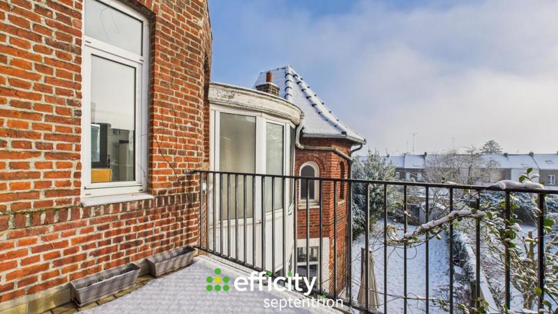 Maison - 228 m² - 9 pièces