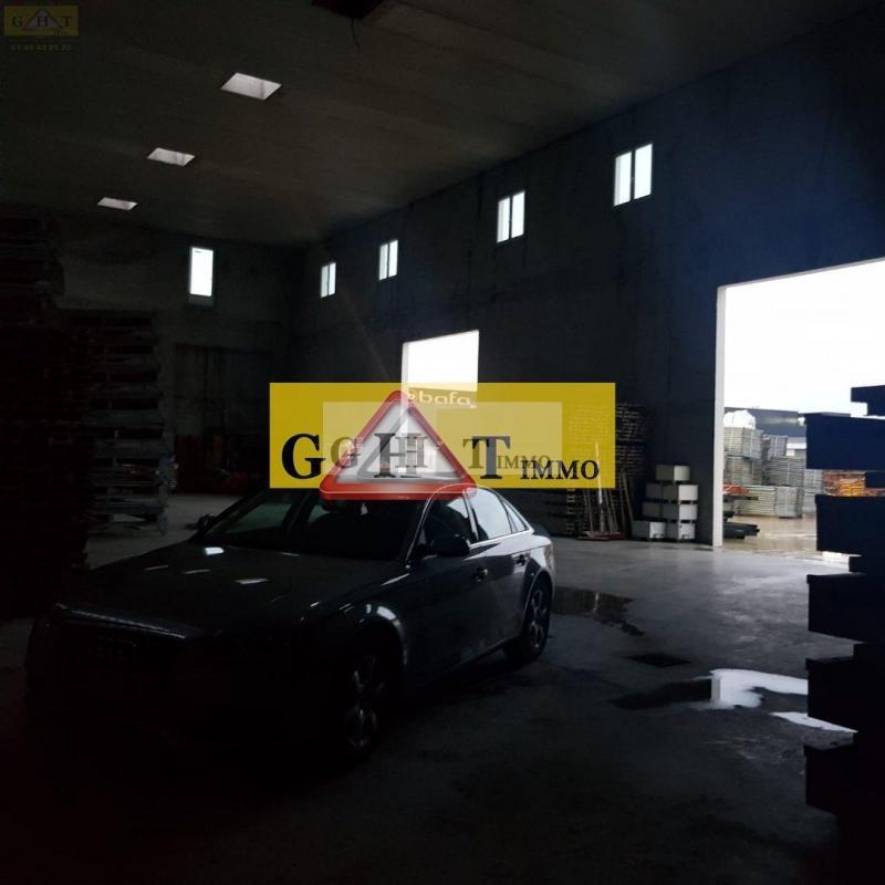 Entrepôt - 1 050 m²