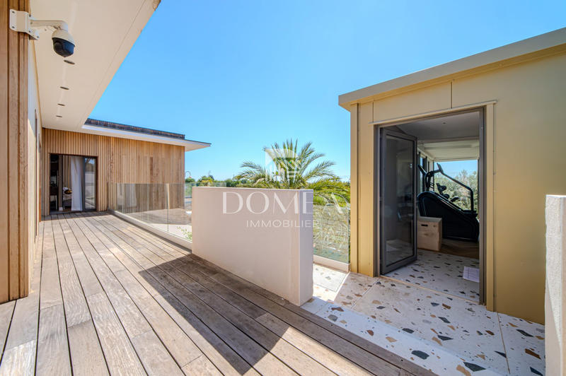 Villa - 288 m² - 6 pièces