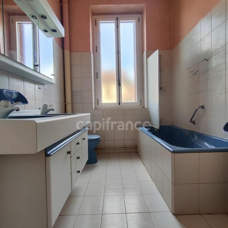 Maison - 210 m² - 10 pièces