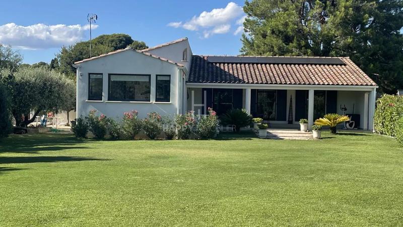 Maison - 205 m² - 7 pièces