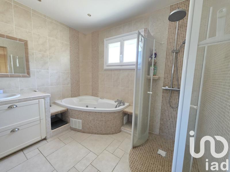 Maison - 215 m² - 8 pièces