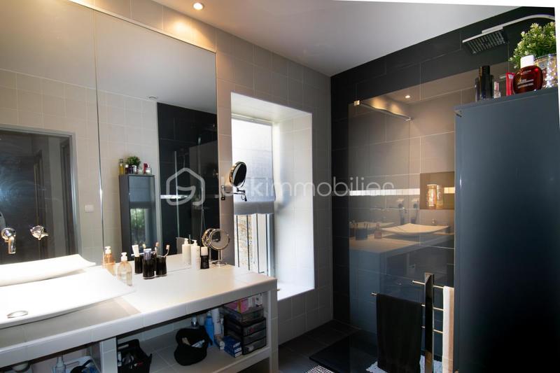 Demeure - 190 m² - 7 pièces