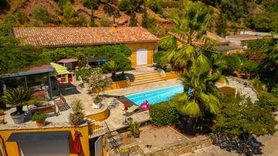 Mas - 240 m² - 6 pièces