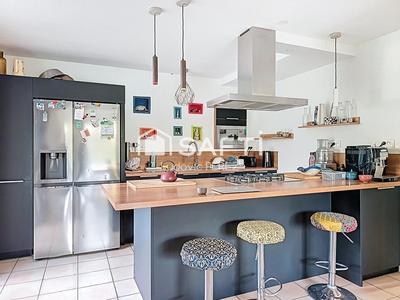 Maison - 219 m² - 8 pièces