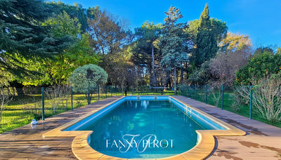 Maison - 220 m² - 8 pièces