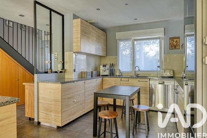 Maison - 180 m² - 8 pièces