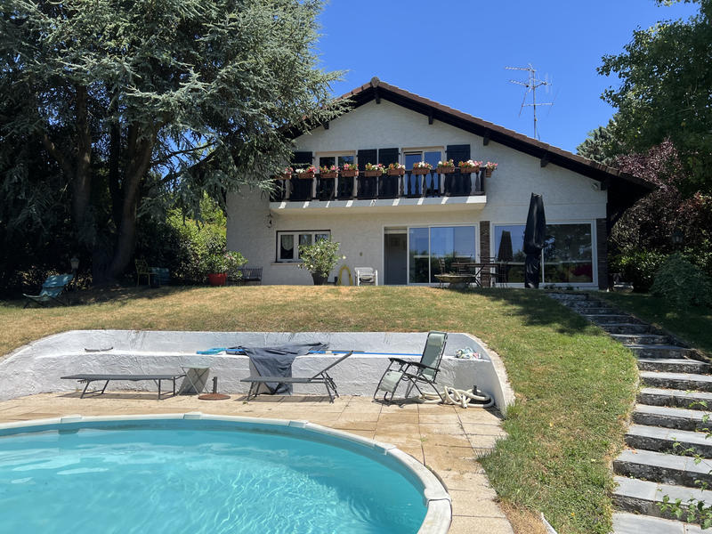 Maison - 237 m² - 8 pièces