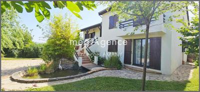 Maison - 200 m² - 6 pièces