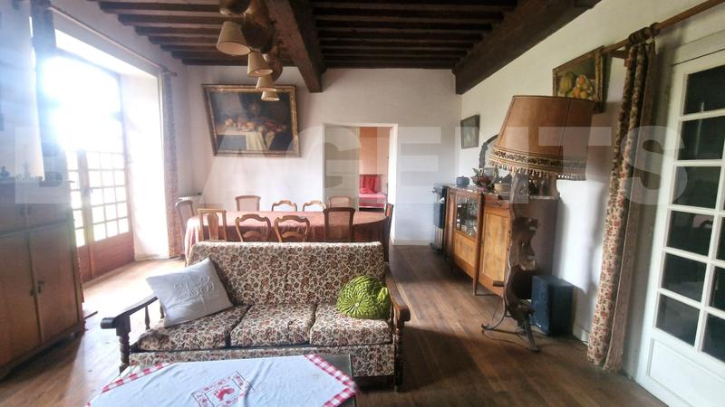 Maison - 228 m² - 7 pièces