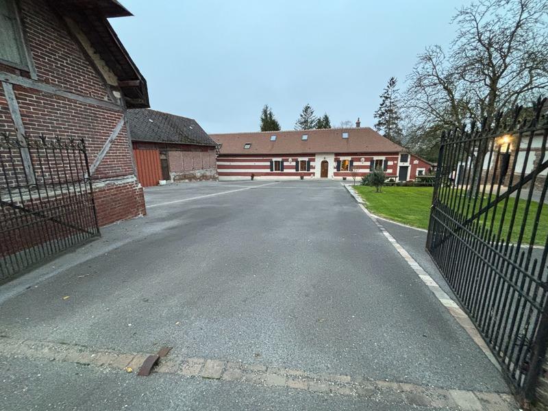 Maison - 260 m² - 20 pièces