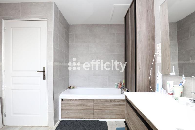 Maison - 186 m² - 7 pièces