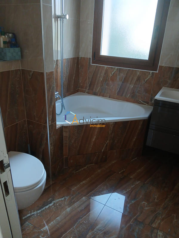 Maison - 192 m² - 6 pièces