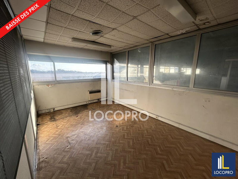 Local d'activité / Entrepôt - 857 m²