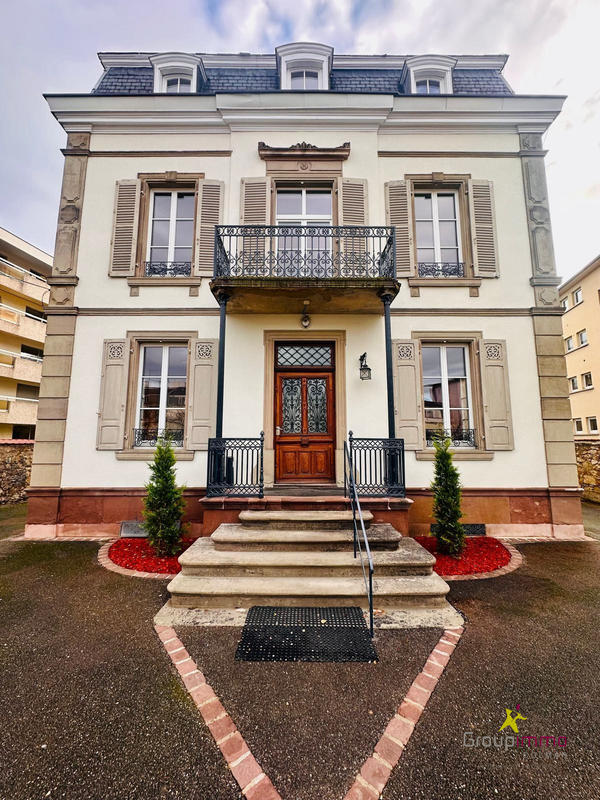 Local d'activités - 200 m² - 8 pièces