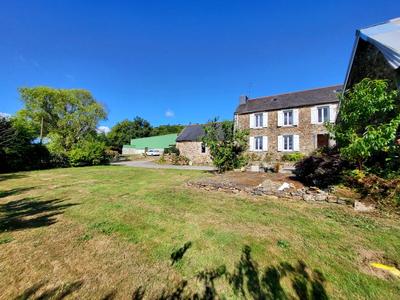 Maison - 163 m² - 9 pièces