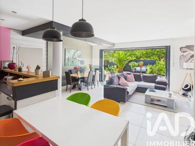 Maison - 223 m² - 9 pièces