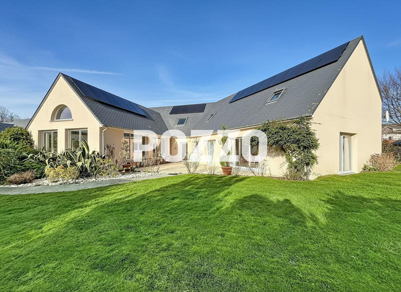 Maison - 237 m² - 9 pièces