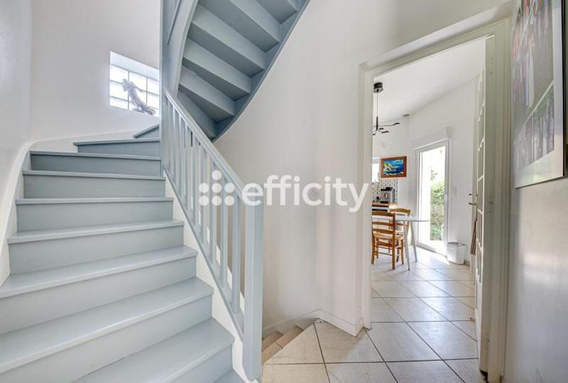 Maison - 200 m² - 9 pièces