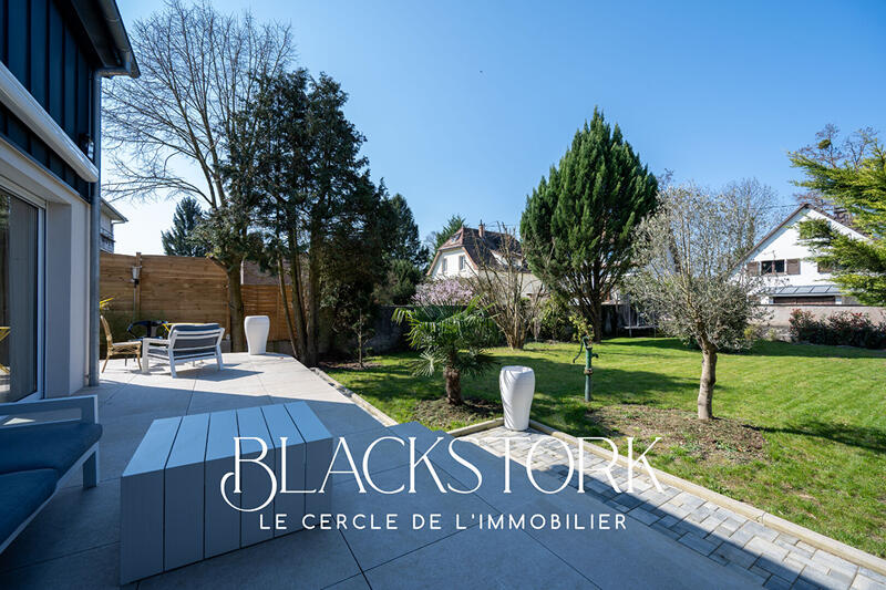 Maison - 220 m² - 7 pièces