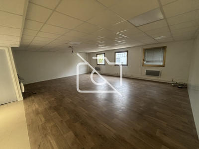 Entrepôt - 1 600 m²