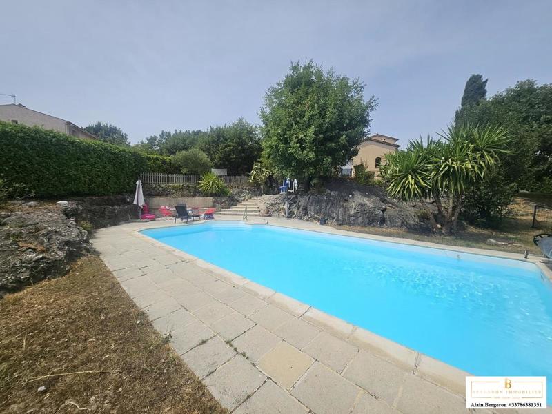 Maison traditionnelle - 157 m² - 6 pièces