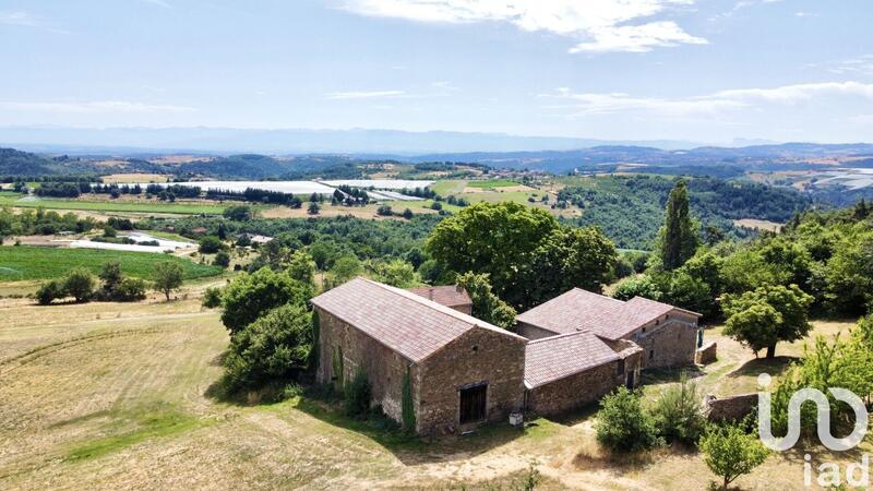 Maison - 215 m² - 6 pièces