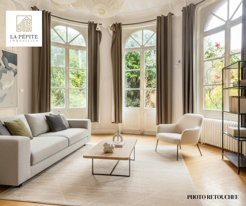 Maison - 306 m² - 10 pièces