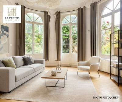 Maison - 306 m² - 10 pièces