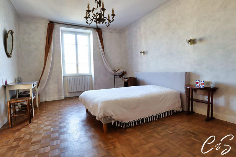 Maison - 272 m² - 10 pièces