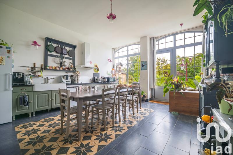 Maison - 227 m² - 8 pièces