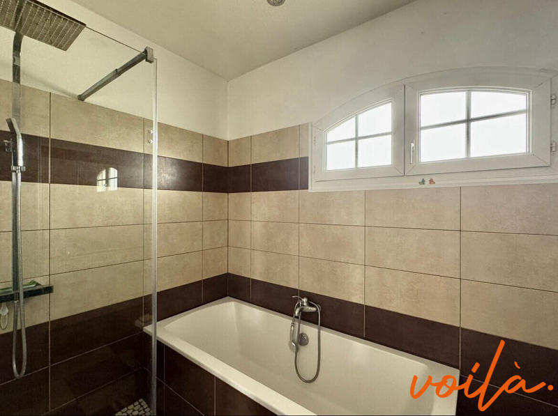 Maison - 220 m² - 6 pièces