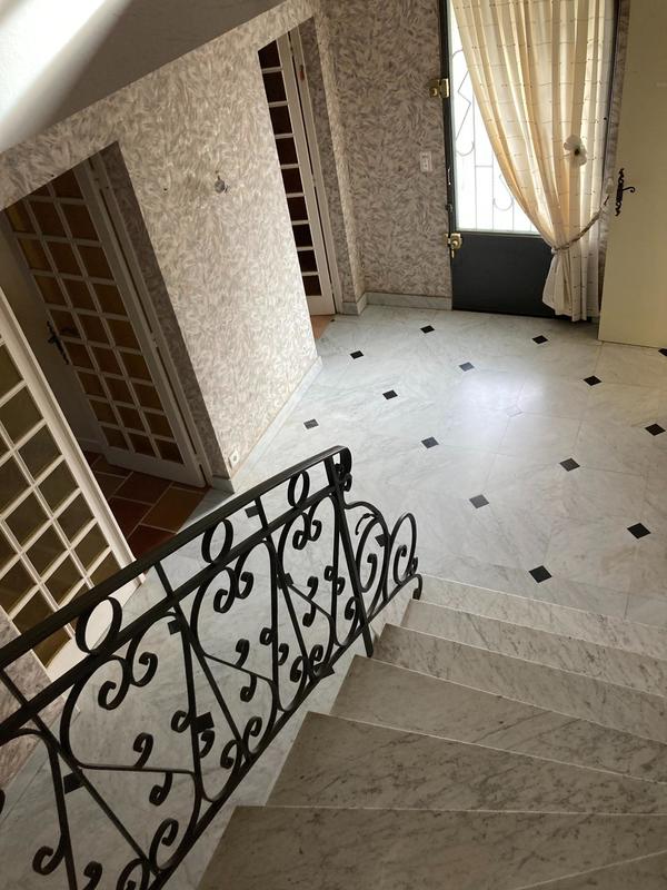 Maison - 212 m² - 7 pièces