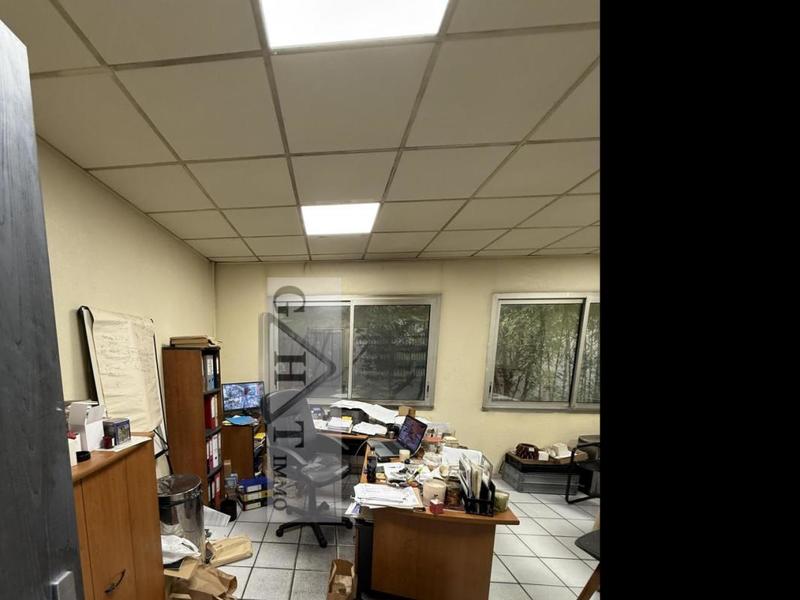 Entrepôt - 1 130 m²