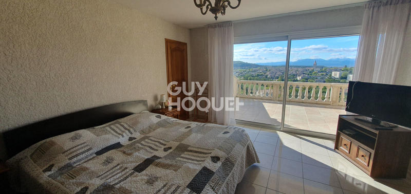 Maison - 220 m² - 7 pièces