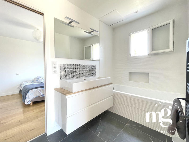 Maison - 187 m² - 8 pièces