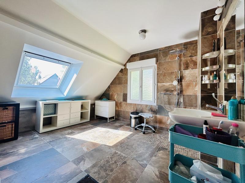 Maison - 250 m² - 8 pièces