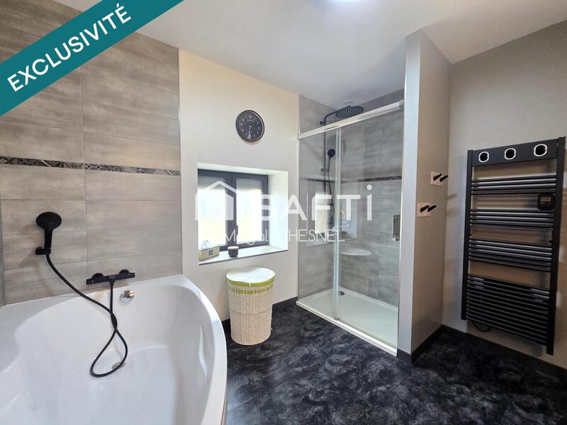 Maison - 242 m² - 10 pièces